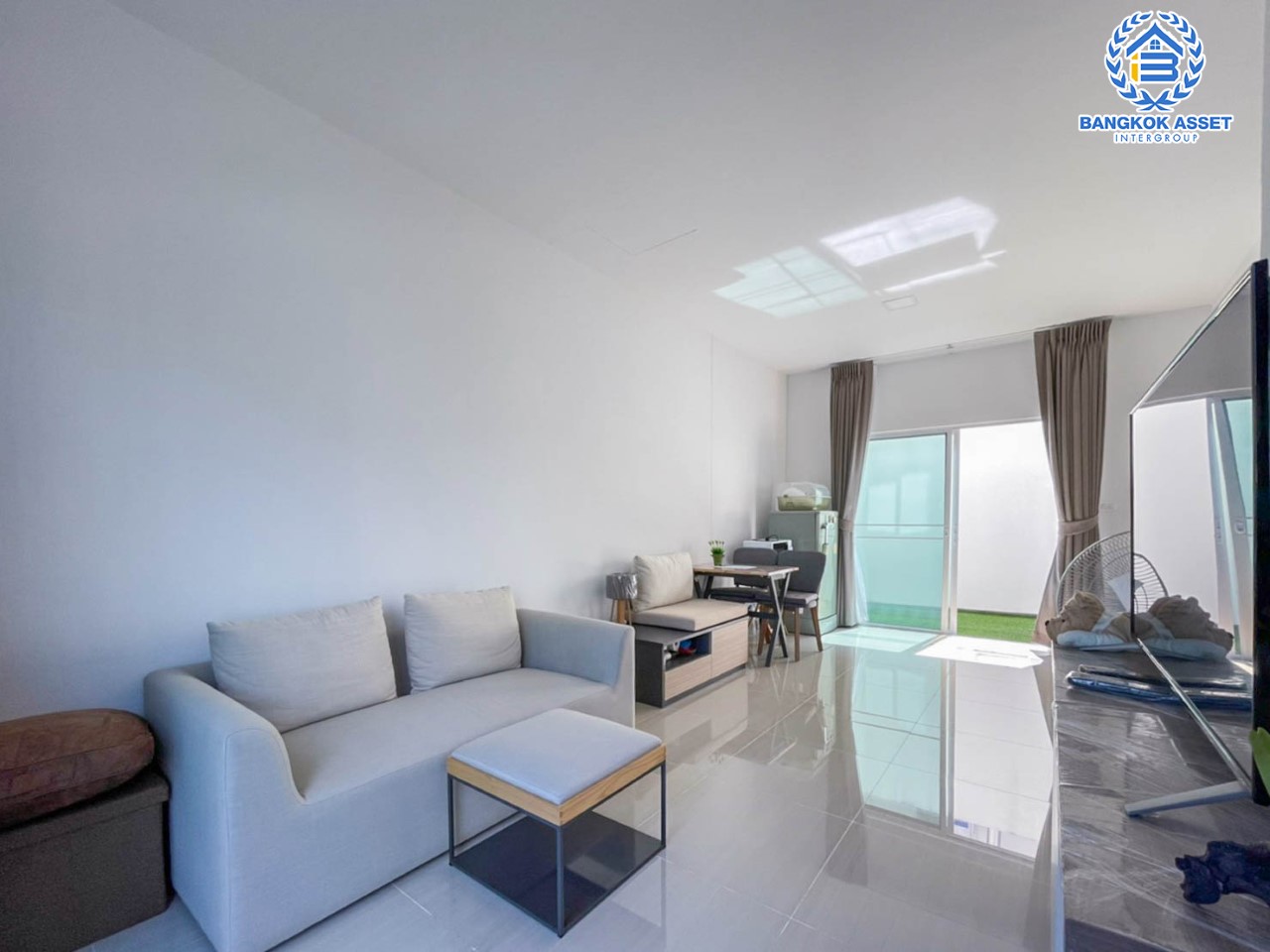 *****ทาวน์เฮ้าส์มือสองย่านสมุทรปราการ ม.พฤกษาวิลล์ บางนา-เอแบค บนเนื้อที่ 16.1 ตร.ว. ฟังก์ชัน 2 ห้องนอน 2 ห้องน้ำ 1 ที่จอดรถ วิวหน้าบ้านเป็นสวน บนทำเลเดินทางสะดวก เชื่อมต่อถนนบางนา-ตราด เข้าเมืองสะดวก ใกล้จุดขึ้นลงทางด่วน "บางนา" และ "เซ็นทรัลบางนา"